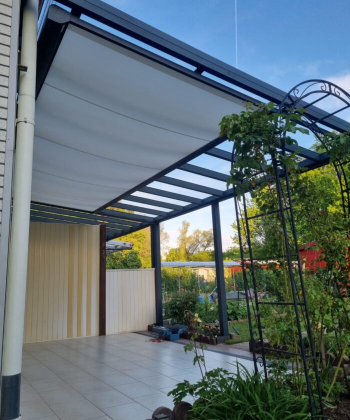 Terrassenüberdachung mit seitlicher Markise